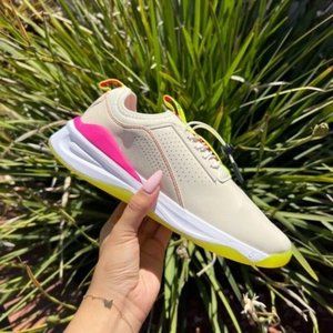 Clove Womens Healthcare Sneaker Sz 6. Lightly used with much life left!